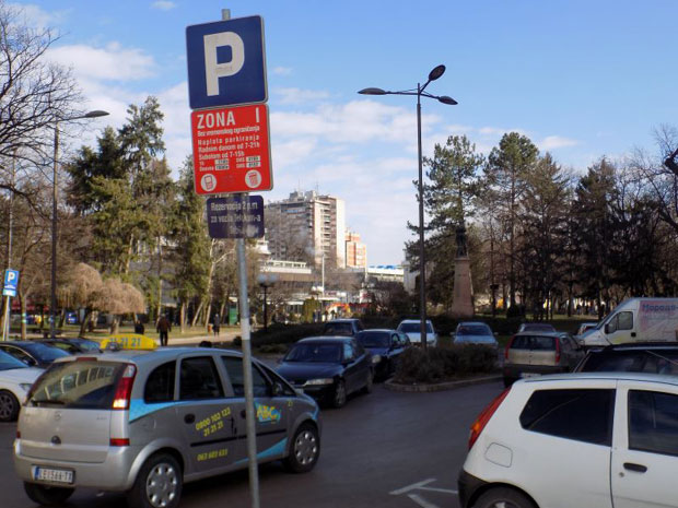 Спор око паркинга у Лесковцу: Нова фирма преузела одговорност,  опозиција тврди да је то штетно за грађане 